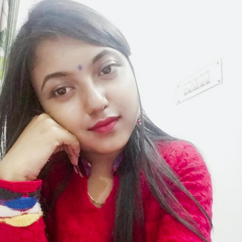 কিন্তু এই অভিযোগ আগে কেন করেননি? কাউন্সিলরের দাবি, মৌখিক ভাবে স্থানীয় বিধায়ক থেকে পুরপ্রধান এবং তৃণমূল নেতৃত্ব সবাইকে তিনি বিষয়টি জানিয়ে রেখেছিলেন। কিন্তু এখন পরিস্থিতি আরও ঘোরালো হয়েছে। তিনি ভয়ে-ভয়ে রয়েছেন। কাউন্সিলরের কথায়, ‘‘আমাকে বলা হচ্ছে, ওয়ার্ড ছেড়ে চলে যেতে হবে। কিন্তু আমি তো কোনও দুর্নীতি করিনি। শুধুমাত্র বিয়ের প্রস্তাব প্রত্যাখ্যান করার জন্য কাউন্সিলর পদ ছেড়ে দিতে হবে?’’