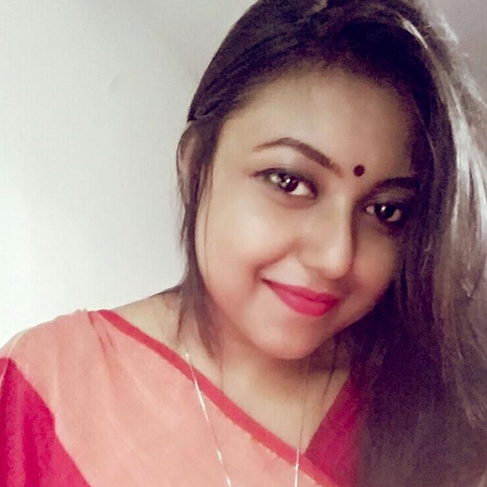 অন্য দিকে, প্রতীকের দাবি, মিথ্যা অভিযোগ করছেন পুরমাতা। প্রতীকের কথায়, ‘‘যে কেউ অভিযোগ করতেই পারেন। কিন্তু তার সারবত্তা কী, সেটা প্রমাণ করতে হবে। দলের কাছে তো উনি (পাপিয়া) বিষয়টি জানিয়েছেন। দল খোঁজ নিয়ে দেখুক। সেখানে যদি আমাকে দোষী বলা হয়, তা হলে যা শাস্তি দেবে মাথা পেতে নেব। আমি যে কোনও তদন্তের জন্য প্রস্তুত।’’