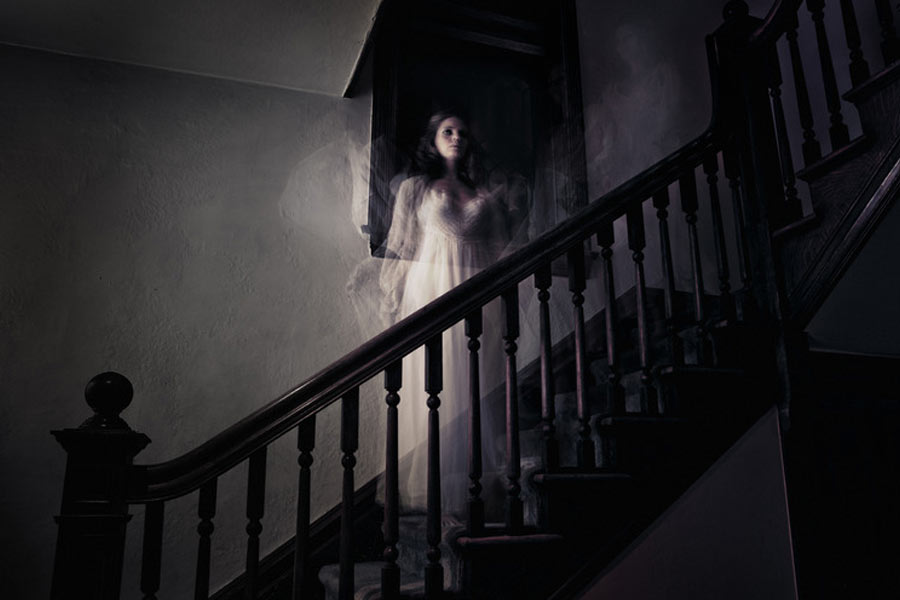 কিন্তু কেন হঠাৎ কুন্দনবাগের এই বাড়ি নিয়ে এত কানাঘুষো? এত ভয় মানুষের মনে? পুরোটাই কি ভিত্তিহীন? স্থানীয়দের একাংশ জানিয়েছেন, সব জল্পনা ভিত্তিহীন নয়। এই বাড়িতে ঘটেছিল হাড়হিম করা এক কাণ্ড।