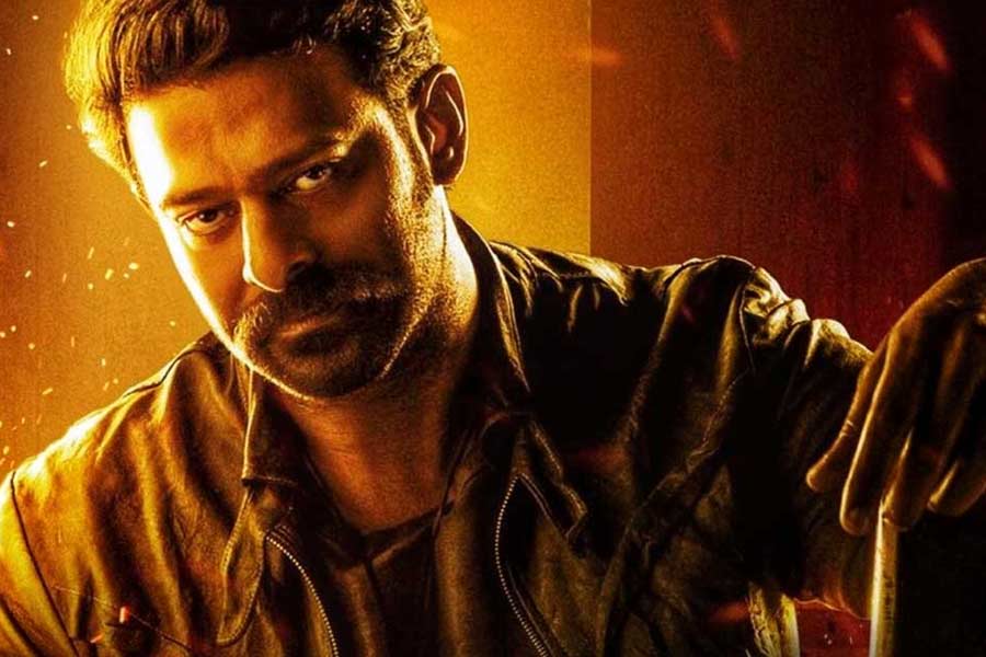 ‘সালার’ ছবিতে মুখ্য চরিত্রে অভিনয় করতে দেখা যাবে দক্ষিণী অভিনেতা প্রভাসকে।