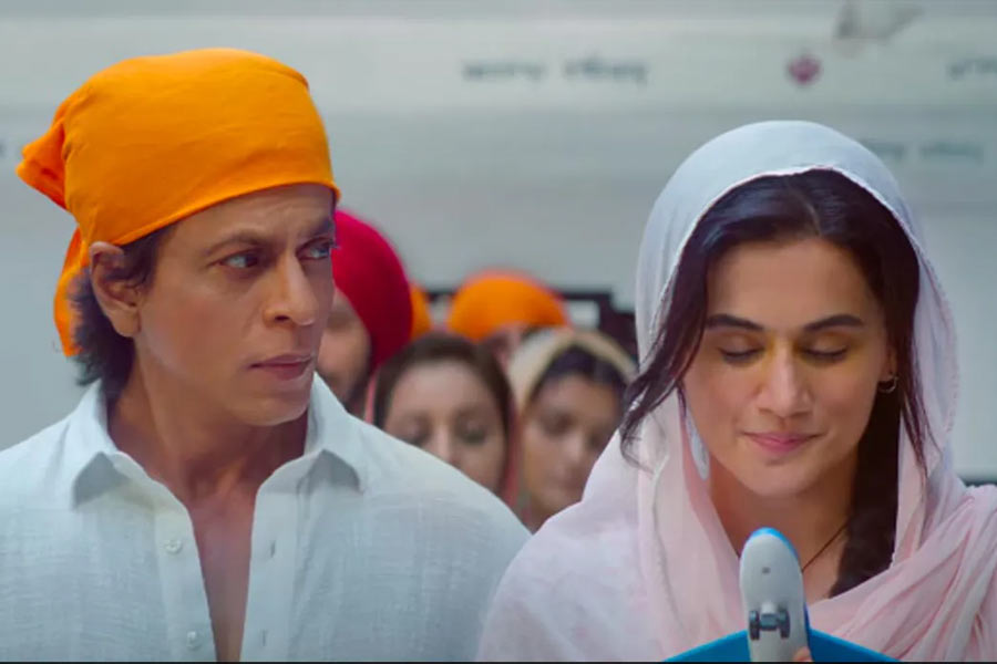 অন্য দিকে ‘ডাঙ্কি’ ছবিতে শাহরুখের বিপরীতে অভিনয় করতে দেখা যাবে বলি অভিনেত্রী তাপসী পন্নুকে। বলিপাড়া সূত্রে খবর, এই ছবিতে অভিনয় করে ১১ কোটি টাকা পারিশ্রমিক পেয়েছেন তাপসী।