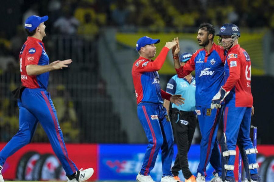 চলতি বছরের আইপিএলে অন্য ধারার কিছু সিদ্ধান্ত নিতে চলেছে দিল্লি ক্যাপিটালস। এই বছর ছক ভাঙা সিদ্ধান্ত নেওয়ার পিছনে কারণ রয়েছে সৌরভ গঙ্গোপাধ্যায়দের। গত বছর আইপিএলে একটার পর একটা ম্যাচ হেরে অনেক আগেই ছিটকে গিয়েছিল দিল্লি ক্যাপিটালস।  