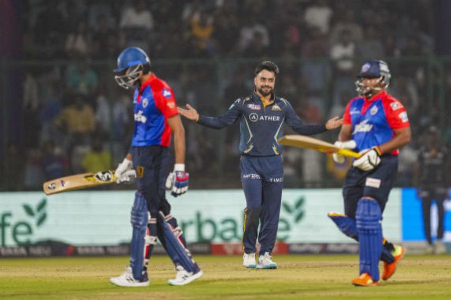 এমনকী কলকাতাতে ক্যাম্পও করা হয়েছিল দিল্লি ক্যাপিটালসের জন্য। সেখানে এসেছিলেন ঋষভ পন্থ। তবে চোট নিয়ে বেজায় নাজেহাল তিনি। তাই, পন্থ আইপিএল খেলবেন কি না সেটা এখনই জোর দিয়ে বলা যাচ্ছে না।