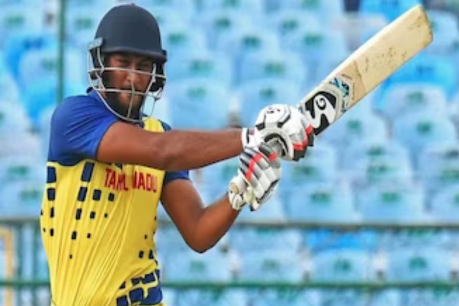 শাহরুখ খান: ঘরোয়া ক্রিকেটে আক্রমণাত্মক ব্যাটিং করে নজর কেড়েছিলেন তিনি। পঞ্জাব কিংসের হয়ে আইপিএলে খেলেছিলেন। তরুণ ব্যাটারের আইপিএল অভিষেক হয় ২০২১ সালে।