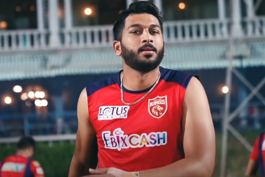 গত আইপিএল যদিও ভাল যায়নি শাহরুখের। ১৪ ম্যাচে মাত্র ১৫৬ রান করতে পেরেছিলেন তিনি। তাই তাঁকে ছেড়ে দেয় পঞ্জাব। দিল্লি নিতে পারে শাহরুখকে। তিনি ফর্মে থাকলে দিল্লির ব্যাটিং নিয়ে চিন্তা কমে যাবে।