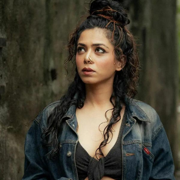 ১৯৮৮ সালের ২৫ অগস্ট মহারাষ্ট্রের নাগপুরে জন্ম বৈষ্ণবীর। সেখানে স্কুল-কলেজের পড়াশোনা করার পর মহারাষ্ট্রের কল্যাণে পরিবার-সহ চলে যান তিনি।