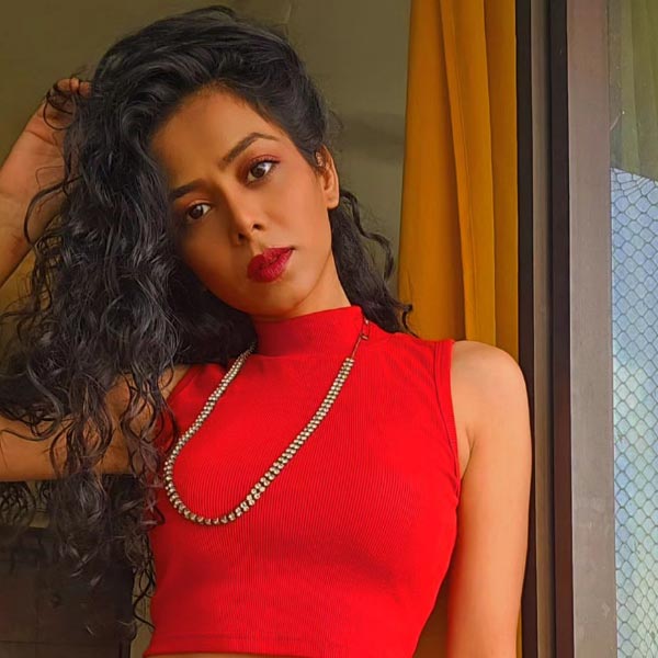 কন্যা যে অভিনয় নিয়ে কেরিয়ার গড়তে চান তা জানতে পেরে তাঁর বাবা-মা বৈষ্ণবীকে উৎসাহ দেন এবং বিভিন্ন জায়গায় অডিশনে নিয়ে যেতে শুরু করেন। ২০০৮ সালে ছোট পর্দায় আত্মপ্রকাশ করেন তিনি।