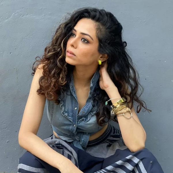 হরিদ্বারে বিয়ে করার পর মুম্বইয়ে তারকা-বন্ধুদের রিসেপশনের অনুষ্ঠানে আমন্ত্রণ জানিয়েছিলেন বৈষ্ণবী এবং নিতিন। টেলি তারকাজুটি হিসাবে তাঁরা দু’জন সে সময় জনপ্রিয় হয়ে ওঠেন।