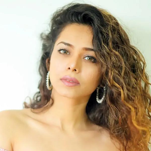 বিয়ের চার বছর পর ২০১৬ সালে বৈষ্ণবীর সঙ্গে নিতিনের বিবাহবিচ্ছেদ হয়। অন্দরমহলে কানাঘুষো শোনা যায়, অভিনেত্রী নাকি মাঝেমধ্যেই গার্হস্থ্য হিংসার শিকার হতেন। সেই কারণেই বিচ্ছেদের সিদ্ধান্ত নেন তিনি।