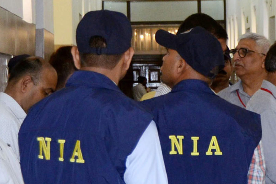 Kashmir Conman with fake identity and fake degrees who fooled women across India arrested by STF