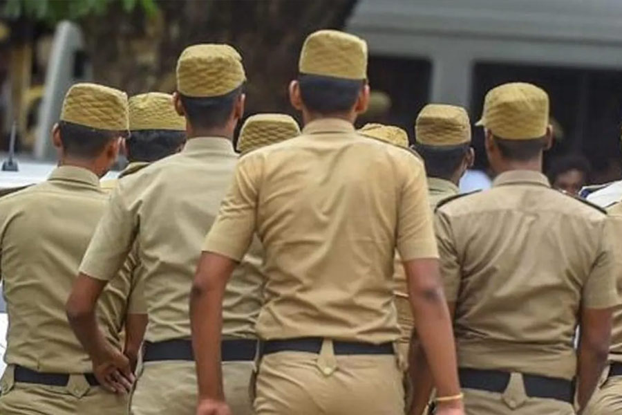 Kashmir Conman with fake identity and fake degrees who fooled women across India arrested by STF