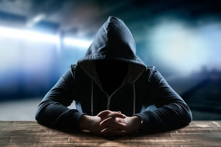 Kashmir Conman with fake identity and fake degrees who fooled women across India arrested by STF