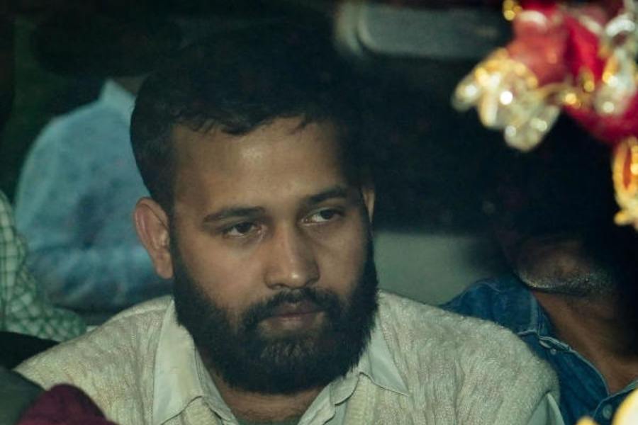 সংসদ হানার ‘মাস্টারমাইন্ড’ ললিত ঝা ঘটনার পর দিল্লি থেকে সোজা চলে গিয়েছিলেন রাজস্থানে। যাঁরা এই পরিকল্পনার সঙ্গে যুক্ত ছিলেন, তাঁদের সকলের মোবাইল ফোন ছিল তাঁর কাছেই।