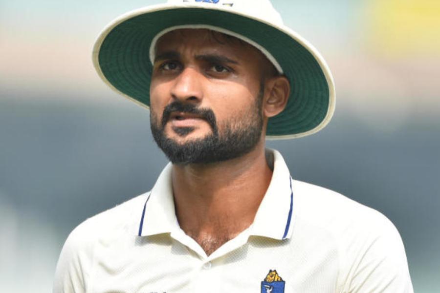 বিহারের সাসারাম গ্রামের একটি মধ্যবিত্ত পরিবার থেকে উঠে এসেছেন আকাশ। ২৭ বছরের আকাশের জীবনও লড়াইয়ের চেয়ে কোনও অংশে কম নয়। একে তো পরিবারে কোনও দিন খেলাধুলোর সে রকম চল ছিল না। তার উপরে বাবা এবং দাদার মৃত্যু পরিস্থিতি কঠিন করে তুলেছিল।