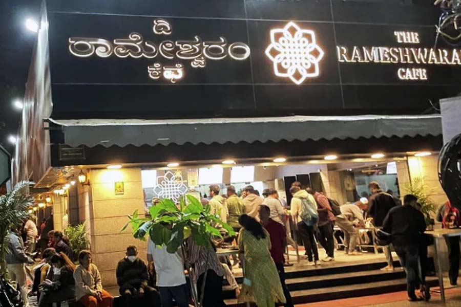 সংবাদ সংস্থা সূত্রে খবর, দেশ-বিদেশের বিভিন্ন প্রান্তে নিজেদের রেস্তরাঁর শাখা উদ্ধোধন করতে চান রাঘবেন্দ্র এবং দিব্যা।