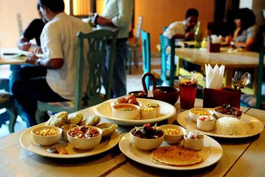 আবার ‘মাল্টিকুইজ়িন’ রেস্তরাঁয় গিয়ে কোন দেশি খাবার খাবেন, তা বুঝতেও সমস্যায় পড়েন অনেকে। 