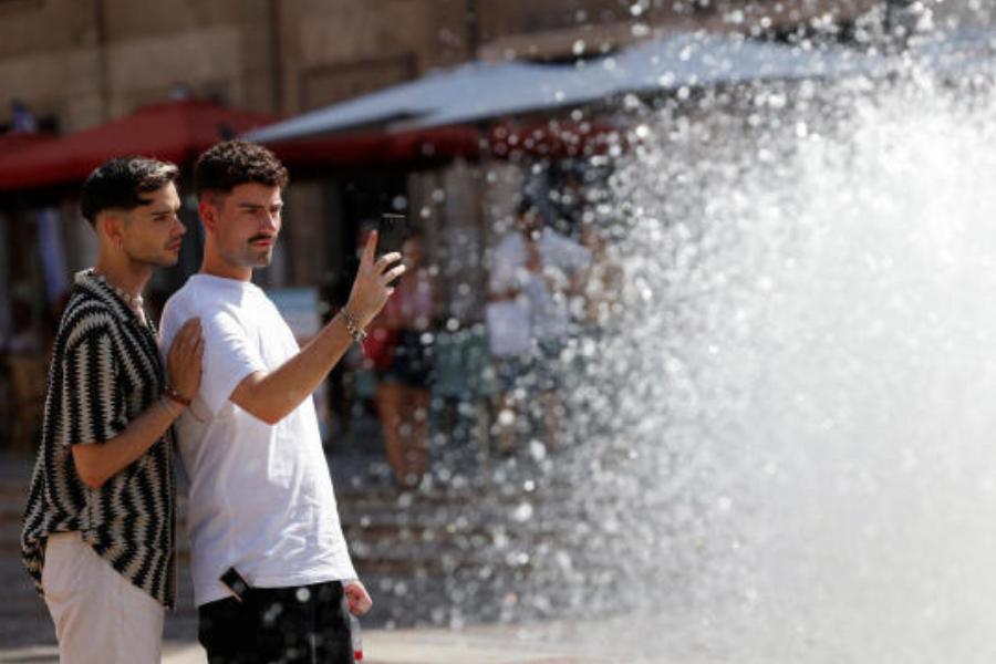 সাম্প্রতিক একটি গবেষণা বলছে, এই সমস্যা মূলত তরুণ প্রজন্মের। ব্রিটেনের একটি ফুড চেন সংস্থা এই উপসর্গের নাম দিয়েছে ‘মেনু অ্যাংজ়াইটি’।