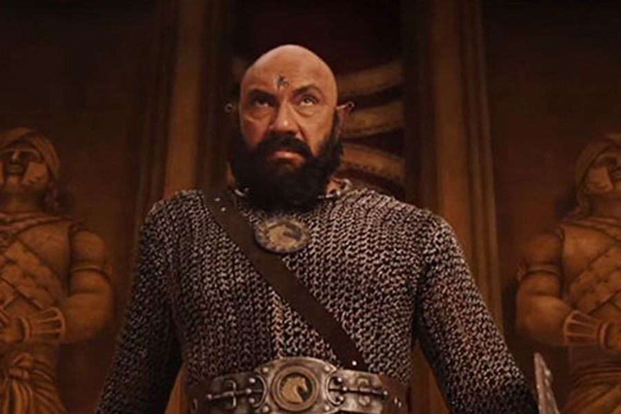 অভিনয়ের পাশাপাশি প্রযোজনা এবং পরিচালনাও করেন সত্যরাজ। বর্তমানে তামিল ফিল্মজগতের খ্যাতনামী তারকাদের মধ্যে তিনি অন্যতম।