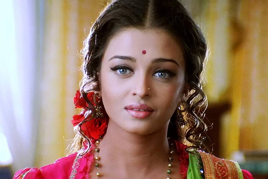 Affairs and Controversies Before Marriage of Aishwarya Rai Bachchan and Abhishek Bachchan