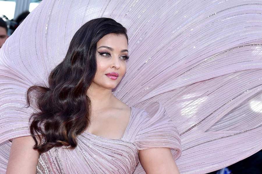 Affairs and Controversies Before Marriage of Aishwarya Rai Bachchan and Abhishek Bachchan