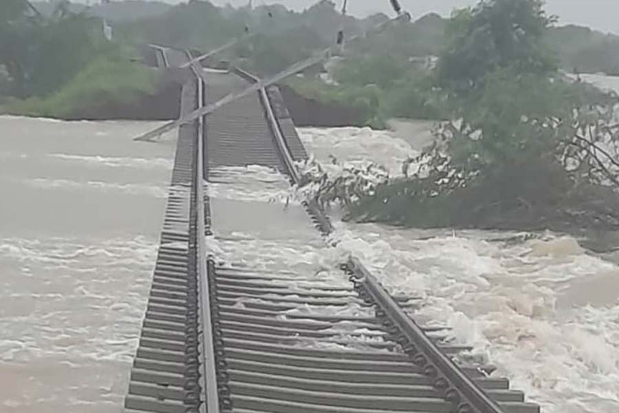 Five hundred passengers stuck as Tamil Nadu station flooded amid heavy rain