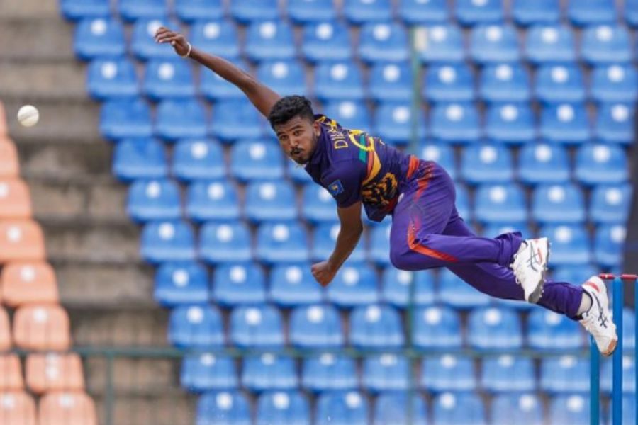 ভারতীয় ক্রিকেটারেরা সাধারণত বাঁ হাতি পেসারদের সামনে সমস্যায় পড়েন। সেখানে মদুশঙ্ক ভয়ঙ্কর হয়ে উঠতে পারেন।