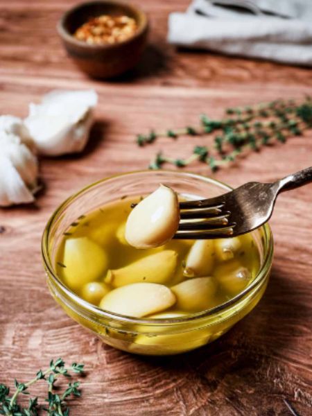 winter special homemade garlic oil is very beneficial for cold and joint pain dgtl