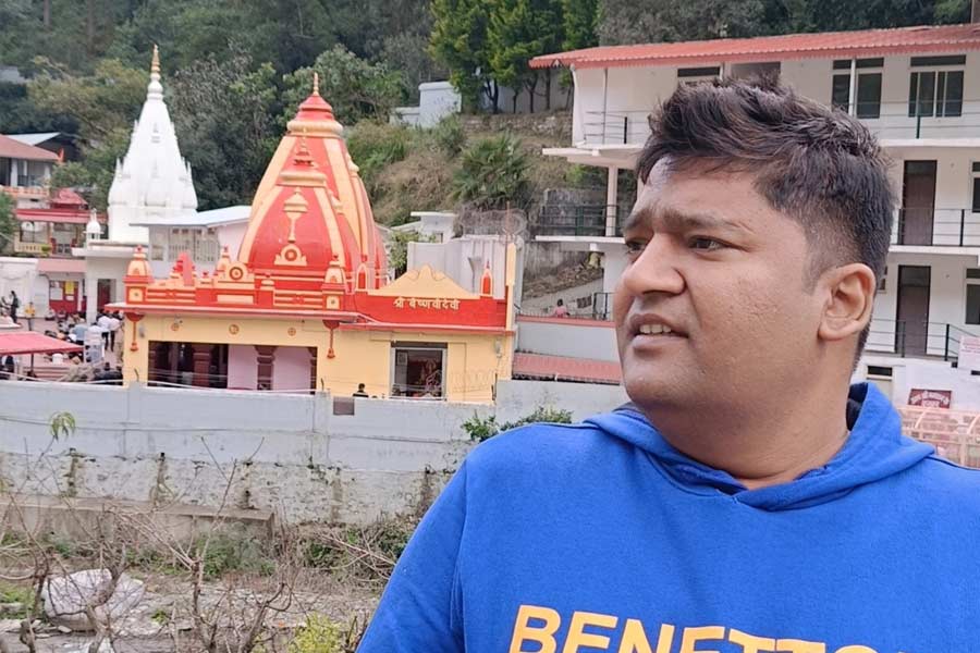 Delhi man quits job and sells house to distribute 50,000 helmets free of cost across 22 states