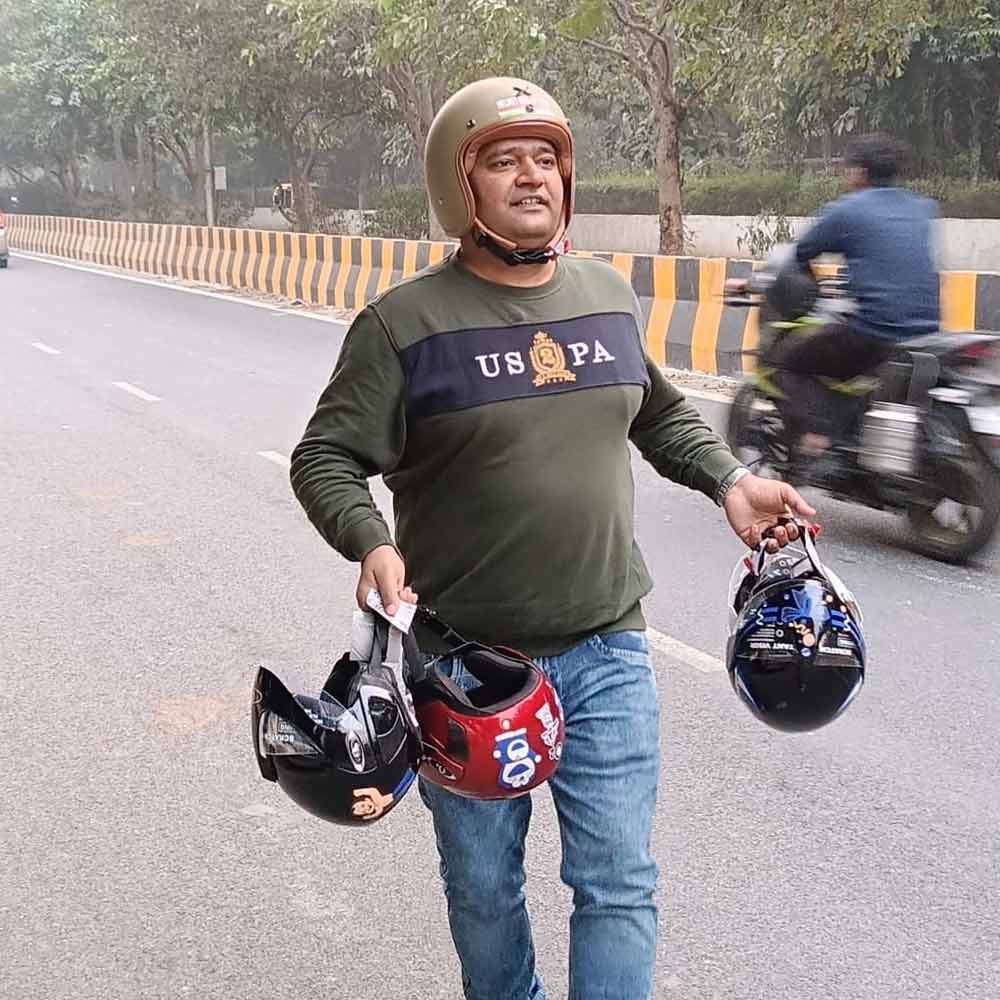 Delhi man quits job and sells house to distribute 50,000 helmets free of cost across 22 states