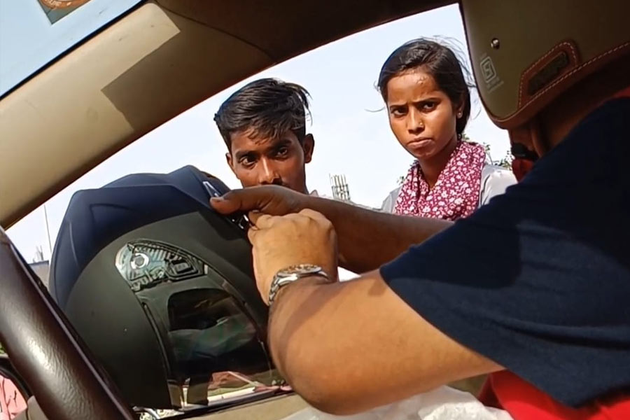 Delhi man quits job and sells house to distribute 50,000 helmets free of cost across 22 states