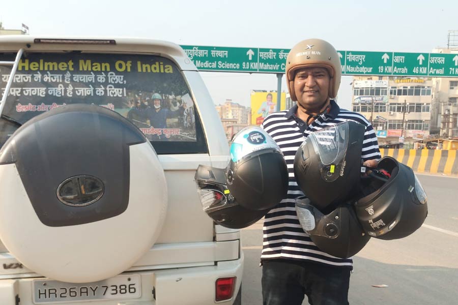 Delhi man quits job and sells house to distribute 50,000 helmets free of cost across 22 states