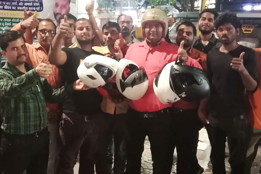 Delhi man quits job and sells house to distribute 50,000 helmets free of cost across 22 states
