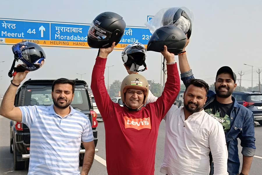 Delhi man quits job and sells house to distribute 50,000 helmets free of cost across 22 states