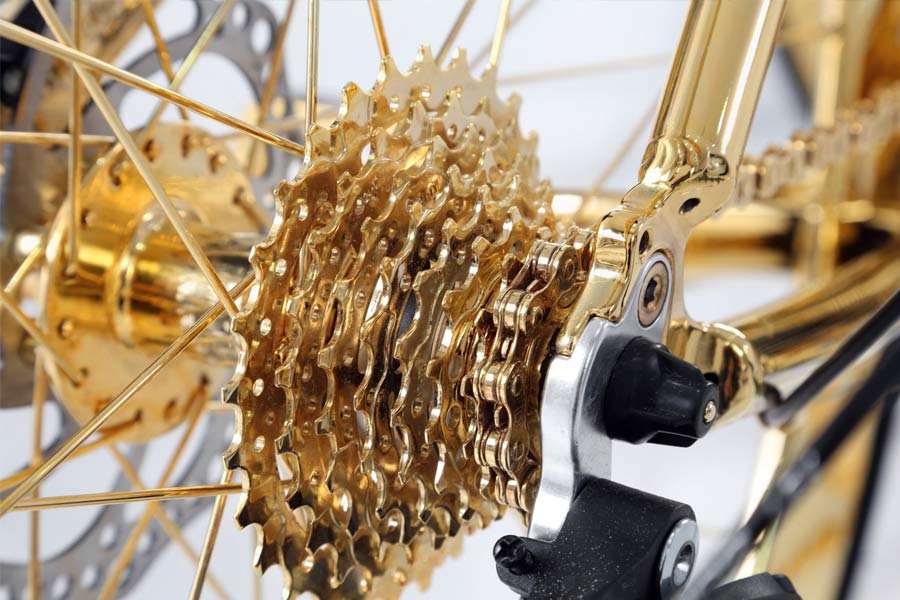 ২৪কে গোল্ড রেসিং বাইকও বিশ্বের সবচেয়ে দামি সাইকেলের তালিকায় নাম লিখিয়েছে। এই সাইকেলটির সর্বনিম্ন মূল্য ভারতীয় মুদ্রায় ৩ কোটি টাকা।