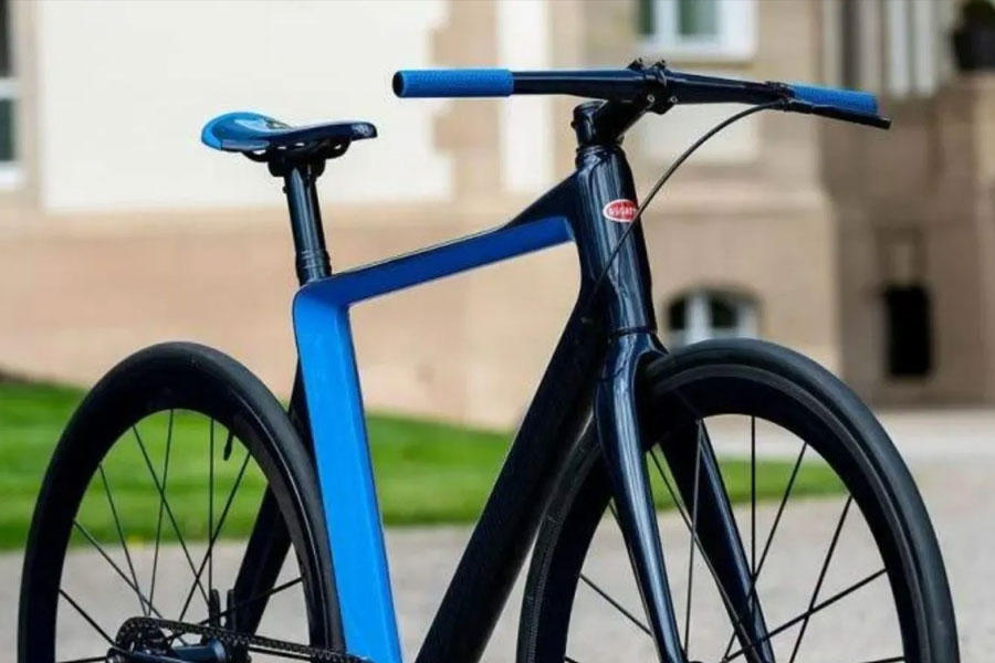 বুগাটি সংস্থা নির্মিত সাইকেলের ওজন খুবই কম। সংস্থার দাবি, পাঁচ কেজি ওজনের সাইকেলটি যে কোনও রাস্তায় চালানো যায়।