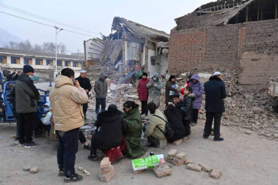 ২০২২ এর ধ্বংসের পরে আবারও কেঁপে উঠল চিন। এ বার ভূমিকম্পের জেরে ভয়াবহ ক্ষতির মুখে উত্তর-পশ্চিম চিনের গানসু এবং কিংহাই প্রদেশ। ইতিমধ্যেই দুই প্রদেশে মৃতের সংখ্যা ১১৬ ছুঁয়ে ফেলেছে। আহত অন্তত ৪০০। 