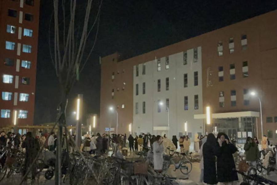 আরও এক টেলিভিশন চ্যানেল সিসিটিভি-র প্রতিবেদন অনুযায়ী, শুধু গানসু প্রদেশেই এখনও পর্যন্ত ১০০ জন মারা গিয়েছেন, আহত বহু। মৃতের সংখ্যা আরও বাড়তে পারে বলে আশঙ্কা। 