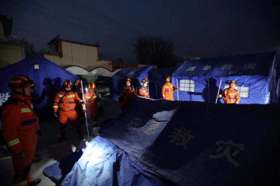 ধ্বংসস্তূপের ছবিও দেখা গিয়েছে বেশ কিছু ভিডিয়োয়। যদিও এই সব ভিডিয়োর সত্যতা যাচই করেনি আনন্দবাজার অনলাইন।