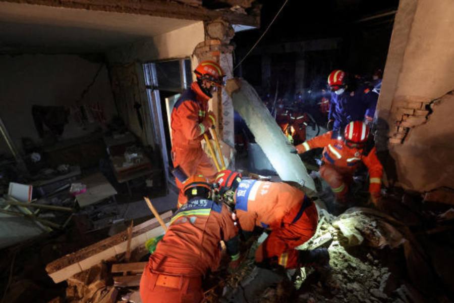 বিভিন্ন বিশেষজ্ঞ মহল থেকে জানা গিয়েছে অগভীর এই ভূমিকম্প রীতিমত ক্ষতিগ্রস্ত করেছে যানবাহন, যোগাযোগ ব্যবস্থা এবং বাড়িঘরকে। এমনকী ক্ষতিগ্রস্ত এলাকাগুলি সবই অনেক উচ্চতায়, ইতিমধ্যেই ভাল রকমের ঠাণ্ডায় কাবু হয়ে পড়ছেন মানুষ। 