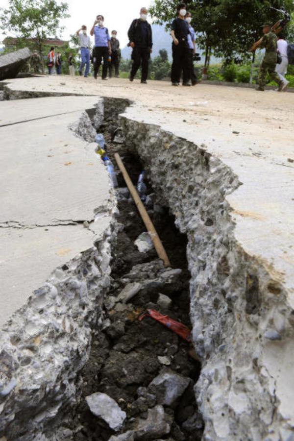 স্থানীয় সংবাদমাধ্যম সূত্রে জানা গিয়েছে, প্রায় ৬৩৮১ টি বাড়ি ইতিমধ্যেই ধসে পড়েছে বা ক্ষতিগ্রস্ত হয়েছে এই ভূমিকম্পের জন্য। প্রাদেশিক বিপর্যয় মোকাবিলা বিভাগের তরফ থেকে এ দিন মুখপাত্র হান সুজুন জানিয়েছেন, প্রায় ৩২ টি আফটার শক রেকর্ড করা হয়েছে, যার মধ্যে ৪.০ মাত্রার একটি কম্পনই সব থেকে জোরালো ছিল। 