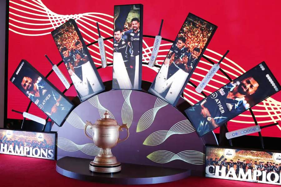 যদি প্রতিযোগিতা শুরুর আগে বা প্রতিযোগিতা চলাকালীন কোনও ক্রিকেটার চোট পান তা হলে তাঁর পরিবর্ত হিসাবে অন্য কোনও ক্রিকেটারকে নেওয়া যাবে।