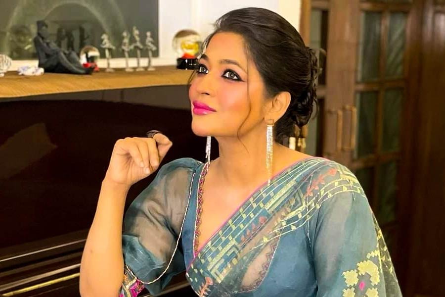 After separation Bangladeshi actress Azmeri Haque Badhon is looking for her soulmate