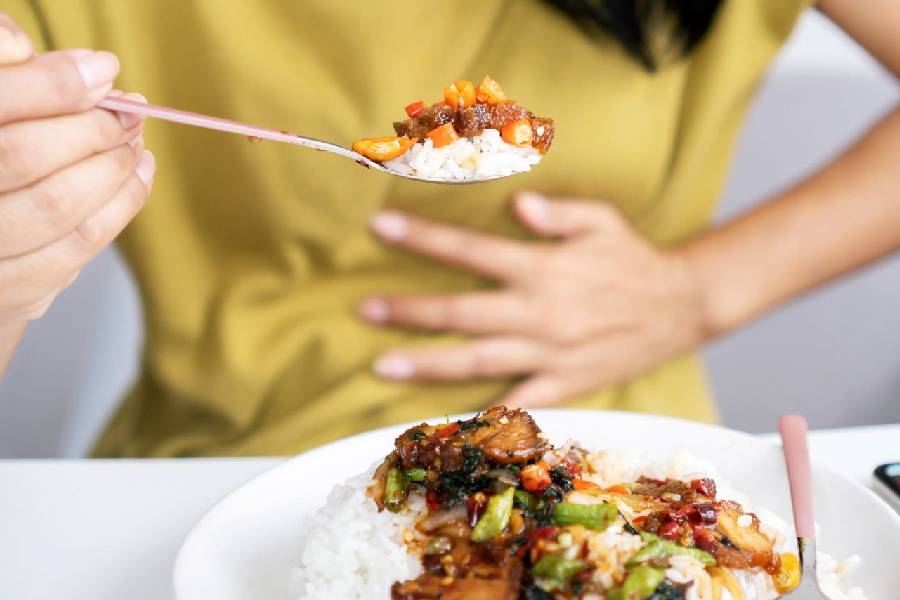 Tips to avoid bloating and acidity while eating spicy foods.