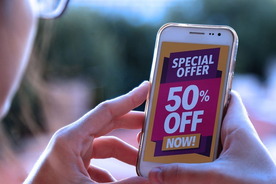 ফোনে কোনও কথোপকথন না হলেও তা ‘বিল্ট-ইন মাইক্রোফোন’-এর মাধ্যমে নজরদারি করার প্রক্রিয়ার নাম ‘অ্যাক্টিভ লিসেনিং’।