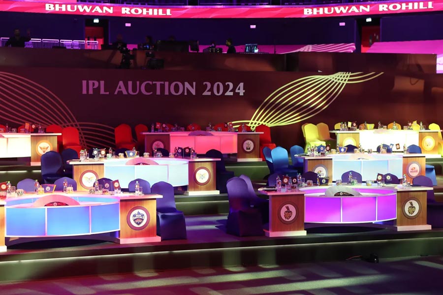 মঙ্গলবার দুবাইয়ে অনুষ্ঠিত হয়ে গেল আইপিএলের বহু প্রতীক্ষিত নিলাম।  পরের বছরের প্রতিযোগিতা শুরুর আগে সব দলই ঘর গুছিয়ে নিল। কেমন হল কেকেআরের দলগঠন। কোথায় ব্যর্থ হলেন কেকেআর ম্যানেজমেন্ট। চেষ্টা করলে কোন কোন খেলোয়াড়দের নেওয়া যেত দলে। আসুন দেখে নেওয়া যাক।