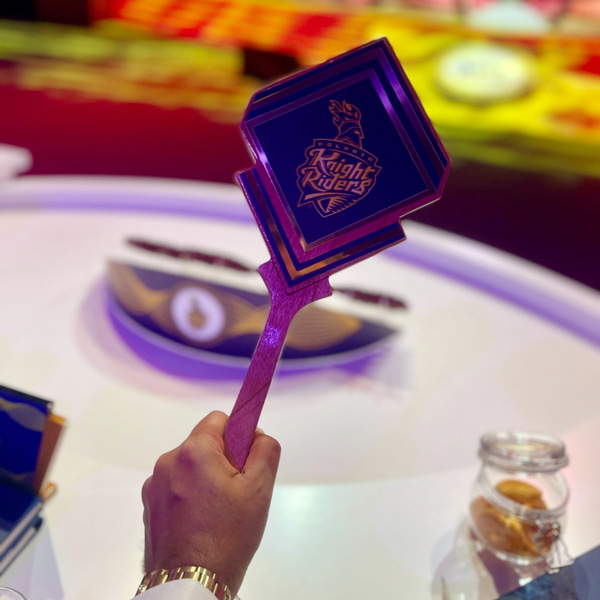 স্টার্ককে কিনতে এত খরচ করে ফেলায় পরের দিকে অনেক খেলায়াড়ের জন্য বিডই করার সাহস দেখাতে পারেনি কেকেআর।