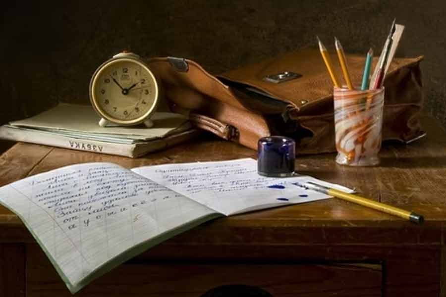 নতুন স্কুলে পঞ্চম শ্রেণিতে ভর্তি হয়েছিলেন লালরিংথারা। কিন্তু সেখানেও পড়াশোনা চালিয়ে যেতে পারেননি তিনি।