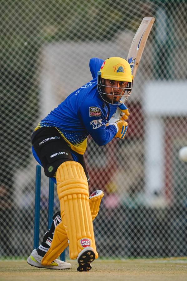 নিশান্ত সিন্ধু অলরাউন্ডার হিসাবে সিএসকের সঙ্গে যুক্ত হয়েছেন এই বার। তাঁর প্রথম আইপিএল বলে তাঁর উপরে আশা রয়েছে কর্মকর্তাদের। ৬০ লক্ষ টাকা নিলাম দরে তাঁকে কিনেছে চেন্নাই।