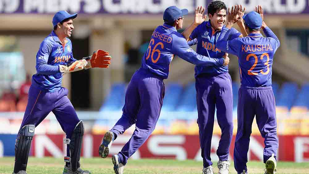 আইপিএলে অভিষেক করবেন শায়েক রশিদ। ব্যাটসম্যান হিসাবে তাঁর খেলা দেখার জন্য আগ্রহী সমর্থকেরা। 