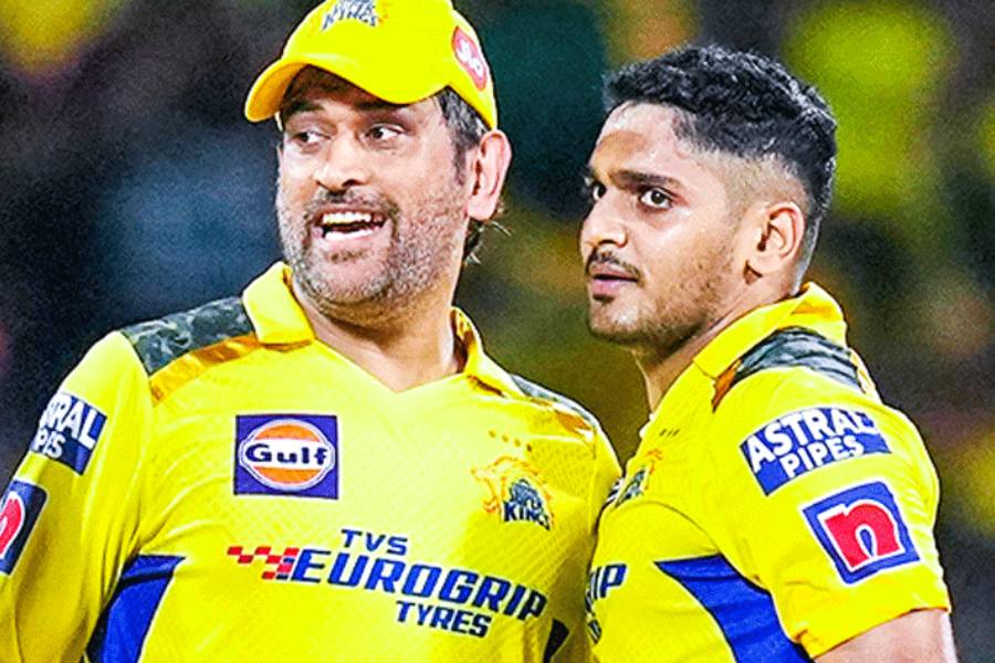 বোলিং শক্তপোক্ত করতে তুষার দেশপান্ডে থাকছেন এই বারের দলে। বার তিনেক আইপিএল খেলেছেন তিনি। তাই তাঁকে নিয়ে আশা অনেক। 